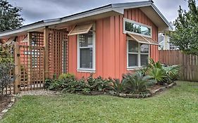Walk To Beach From Chic Old Town Apartment With Yard
